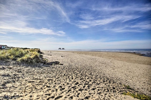 Coastal Cottage Escape - Walk to the Beach! image 15