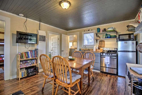 Coastal Cottage Escape - Walk to the Beach! image 22