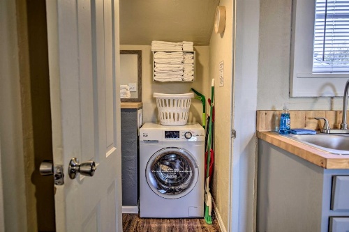 Coastal Cottage Escape - Walk to the Beach! image 23