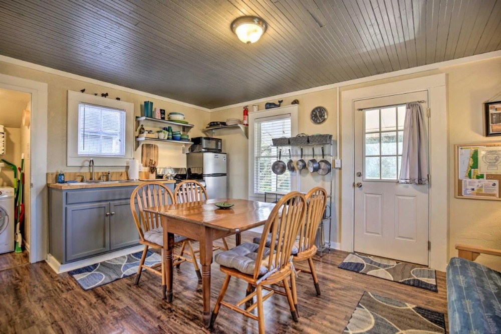 Coastal Cottage Escape - Walk to the Beach!