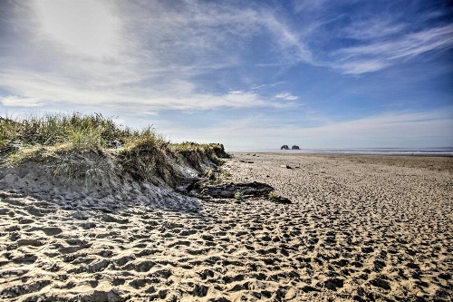 Coastal Cottage Escape - Walk to the Beach! image 3