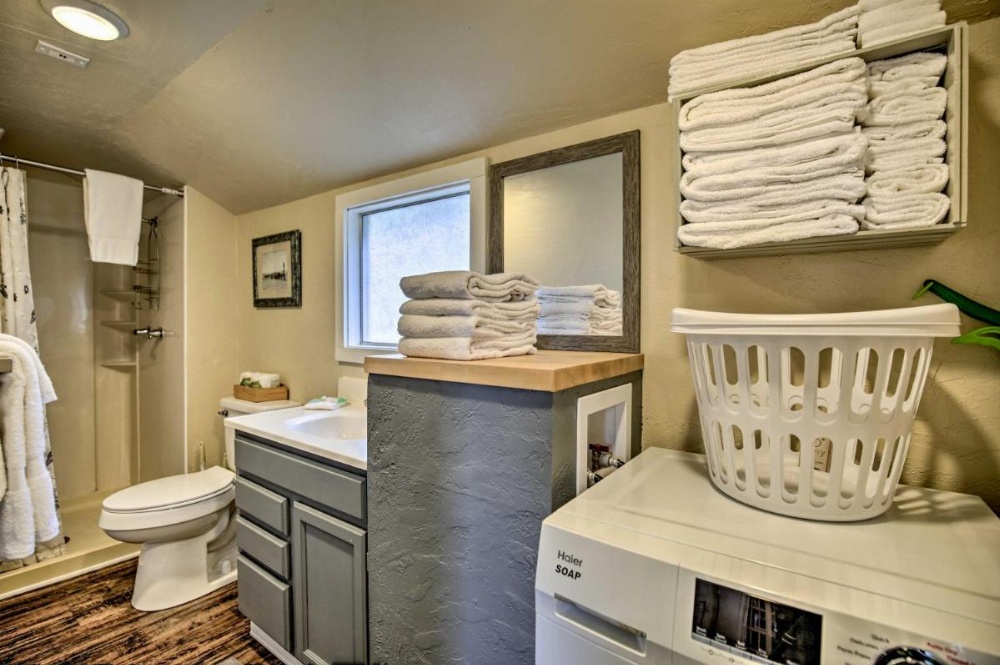 Coastal Cottage Escape - Walk to the Beach!